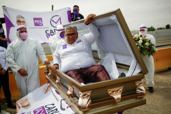 Un candidat la alegerile regionale din Mexic și-a lansat campania electorală dintr-un sicriu